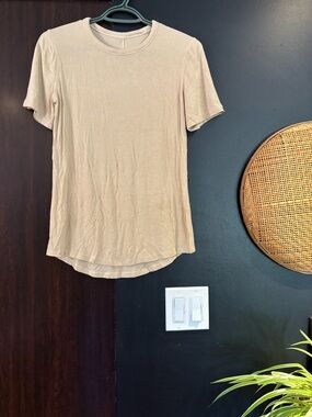 RIBBED LULULEMON TEE